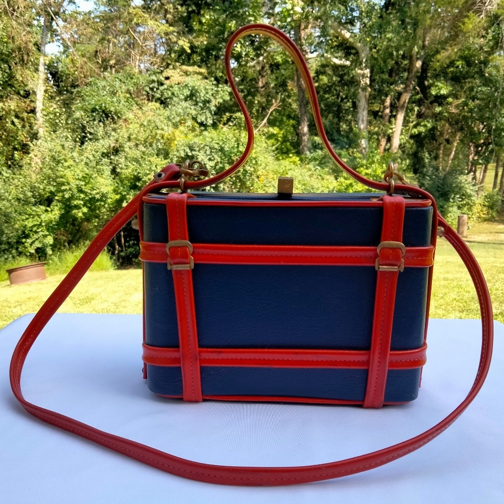 Rare!! Vintage Leather-like box purse